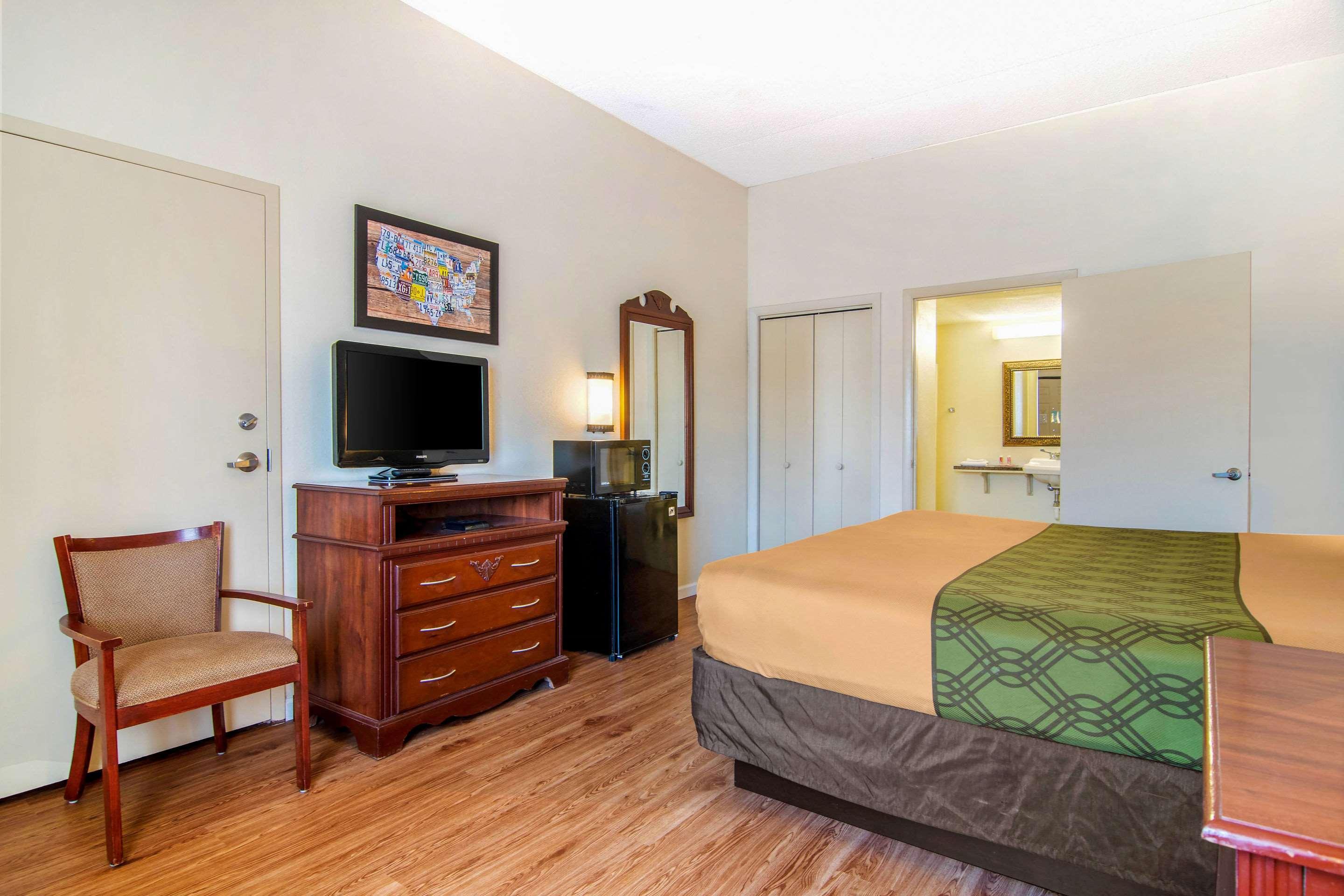 Econo Lodge Inn & Suites Fort Oglethorpe エクステリア 写真