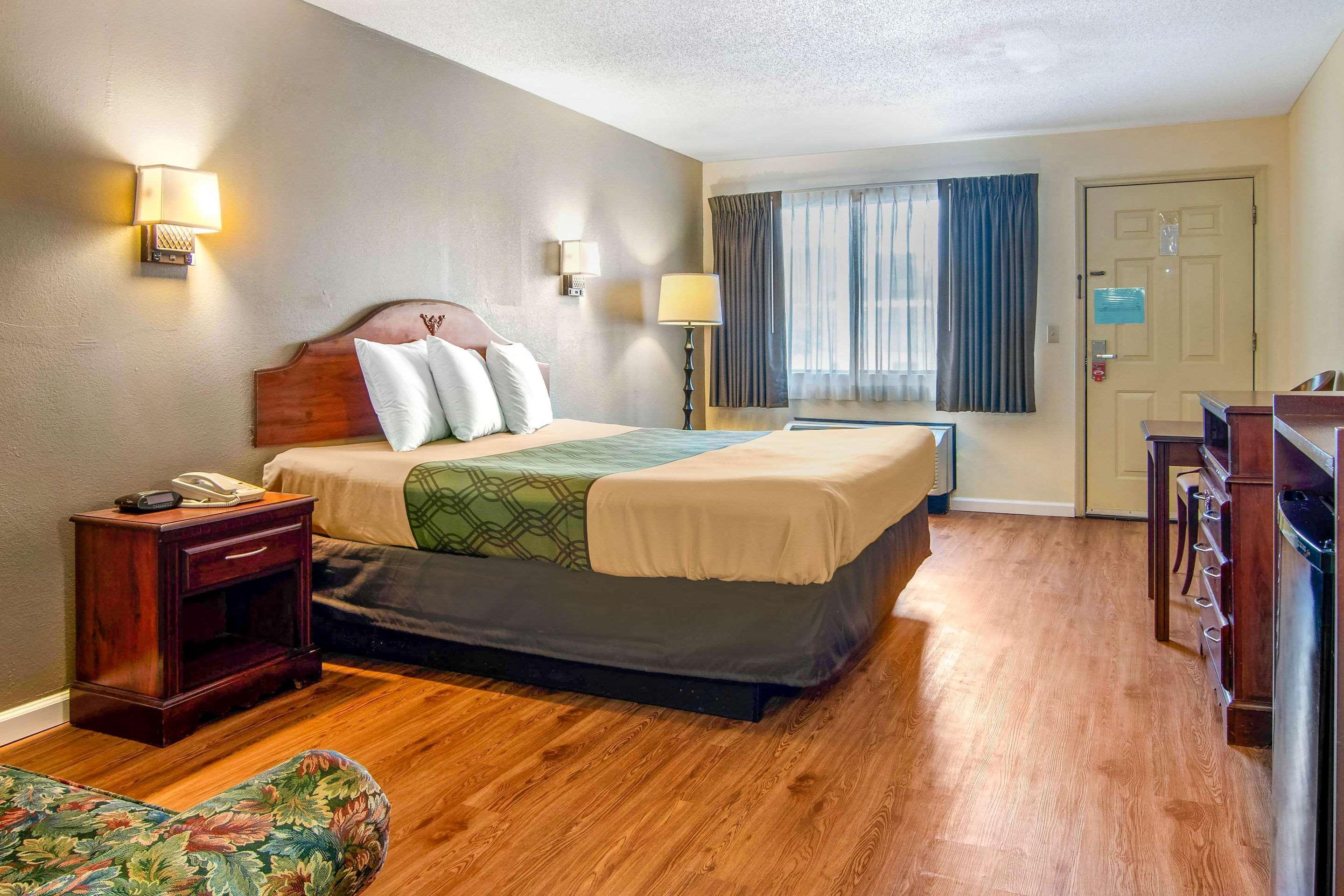 Econo Lodge Inn & Suites Fort Oglethorpe エクステリア 写真