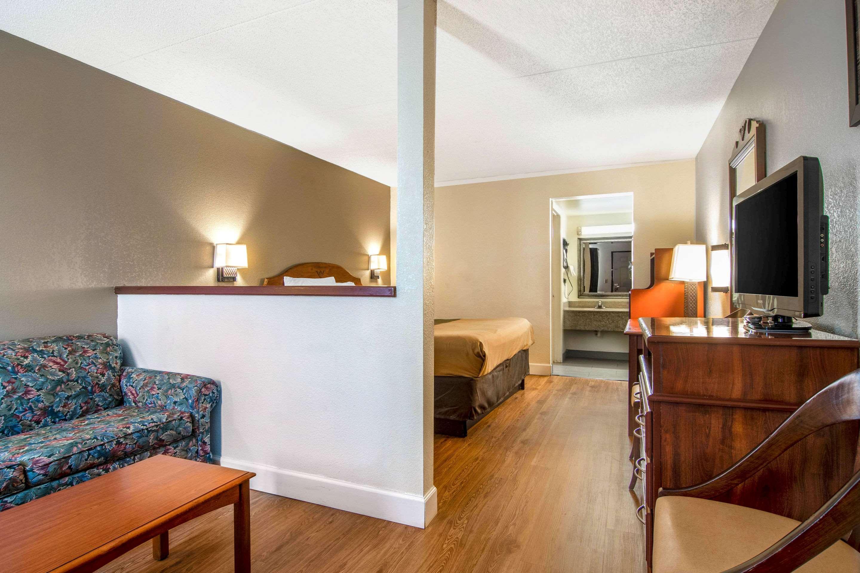 Econo Lodge Inn & Suites Fort Oglethorpe エクステリア 写真