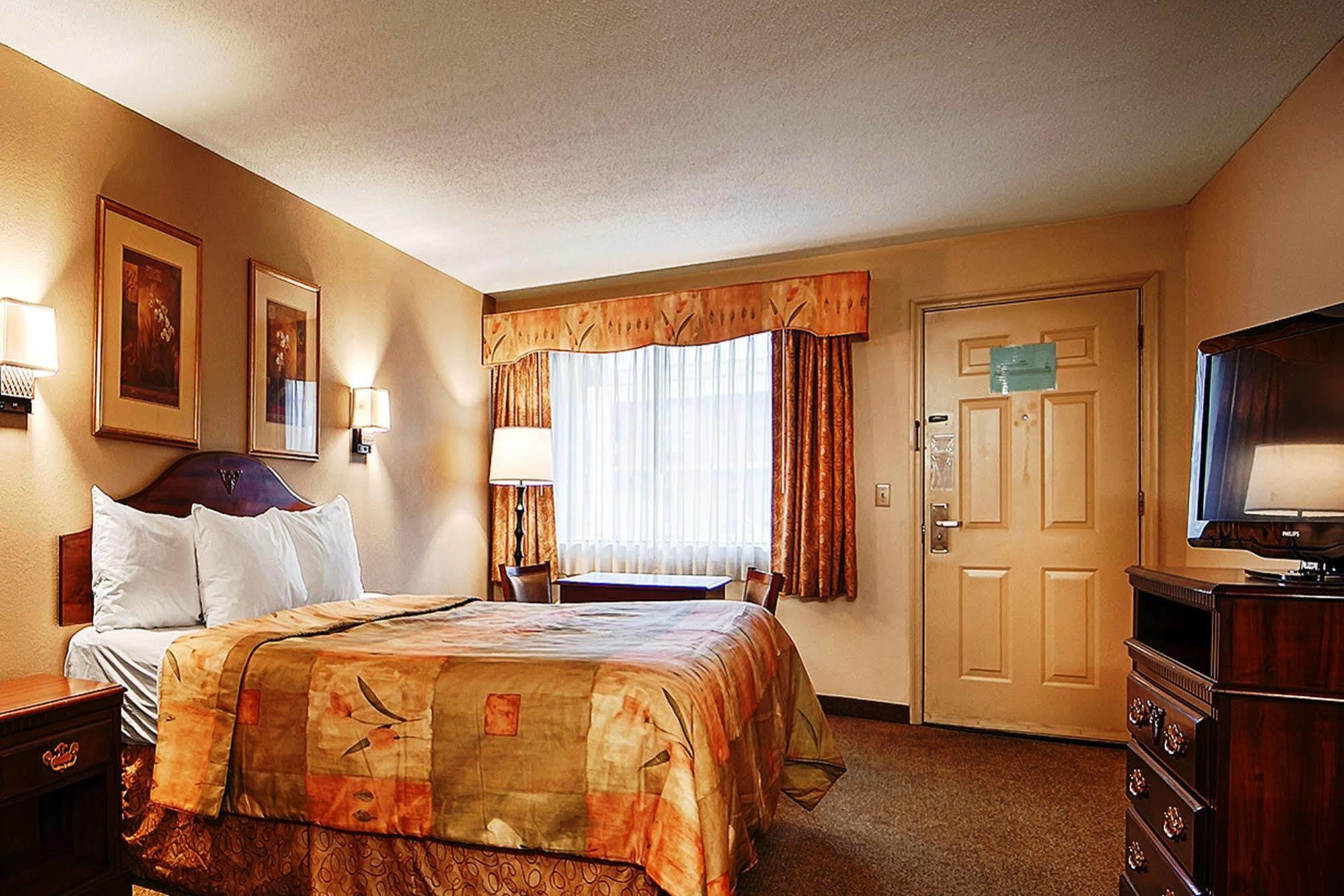 Econo Lodge Inn & Suites Fort Oglethorpe エクステリア 写真